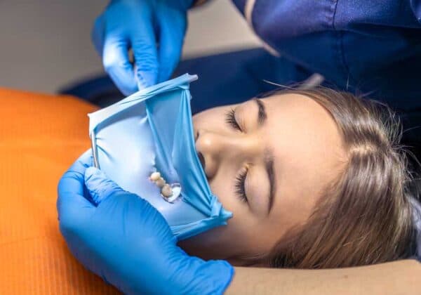 Bol zeba w nocy — co robic w naglym przypadku